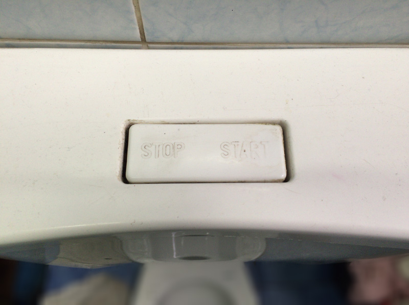 トイレのボタンはラテン文字